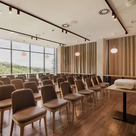 Radisson فندق شكلارسكا بوريبا